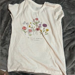 💐Woman’s M White Tee with Flowers 💐